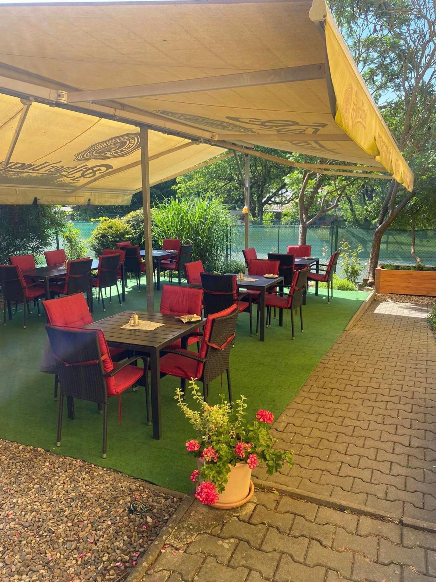 Restaurace Stara Lipa Hotel Česká Lípa Buitenkant foto