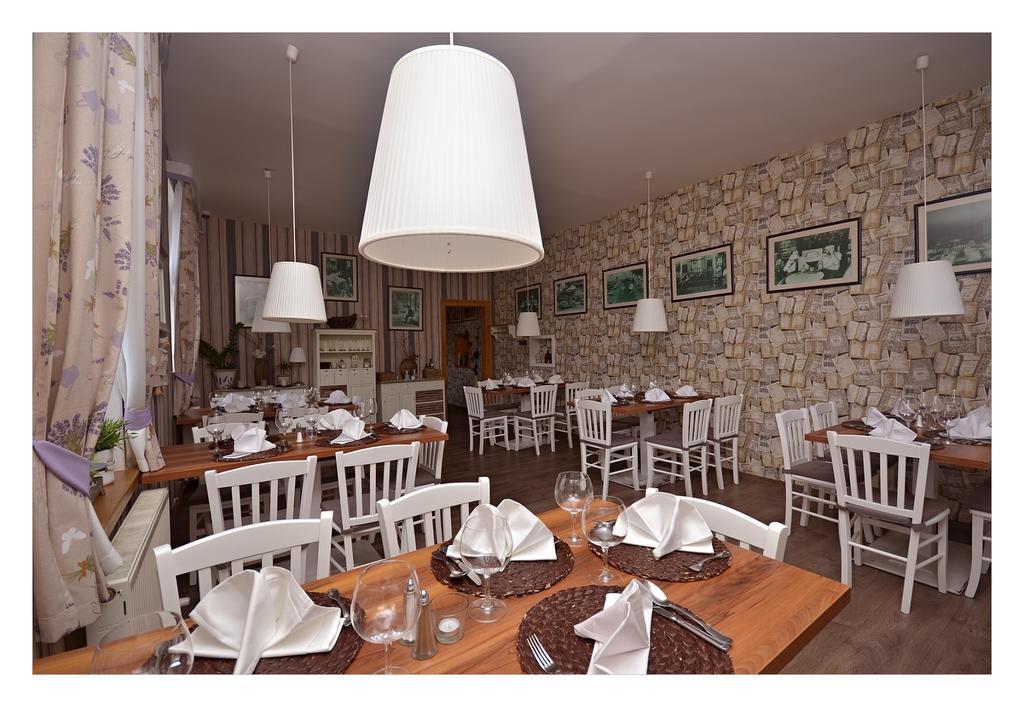 Restaurace Stara Lipa Hotel Česká Lípa Buitenkant foto