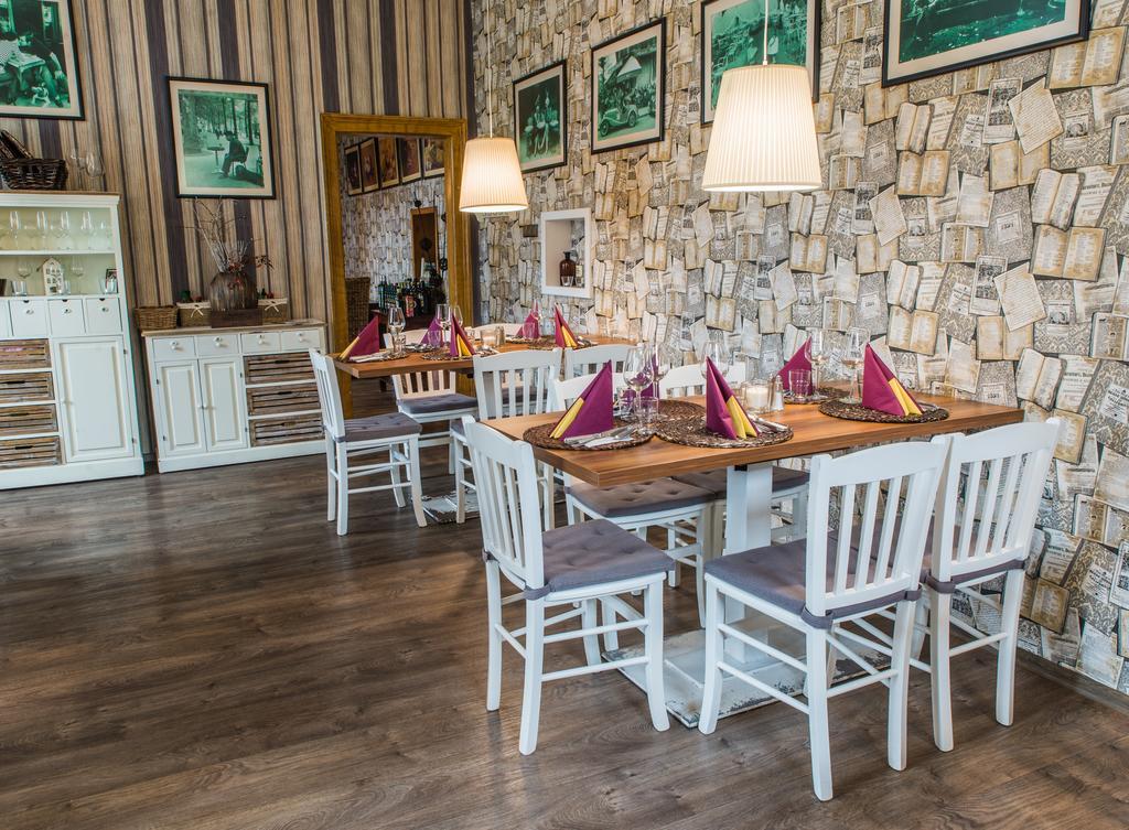 Restaurace Stara Lipa Hotel Česká Lípa Buitenkant foto